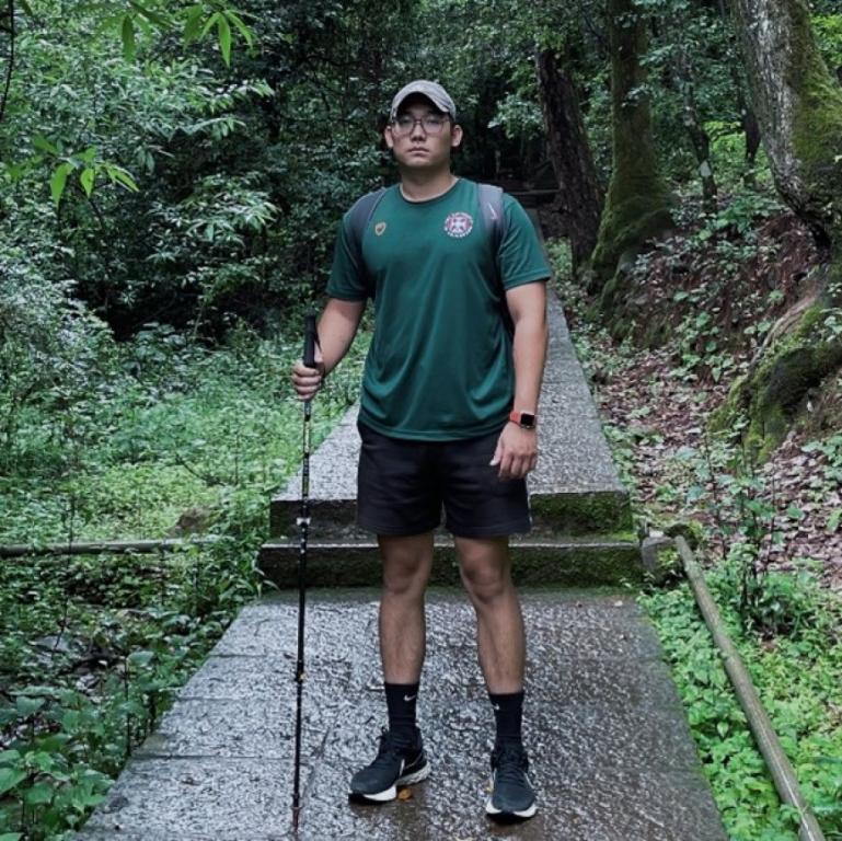 Qifan (Leo) Yin outside hiking